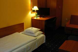 Отели типа «постель и завтрак» Villa Royal Pionki Двухместный номер с 2 отдельными кроватями-1